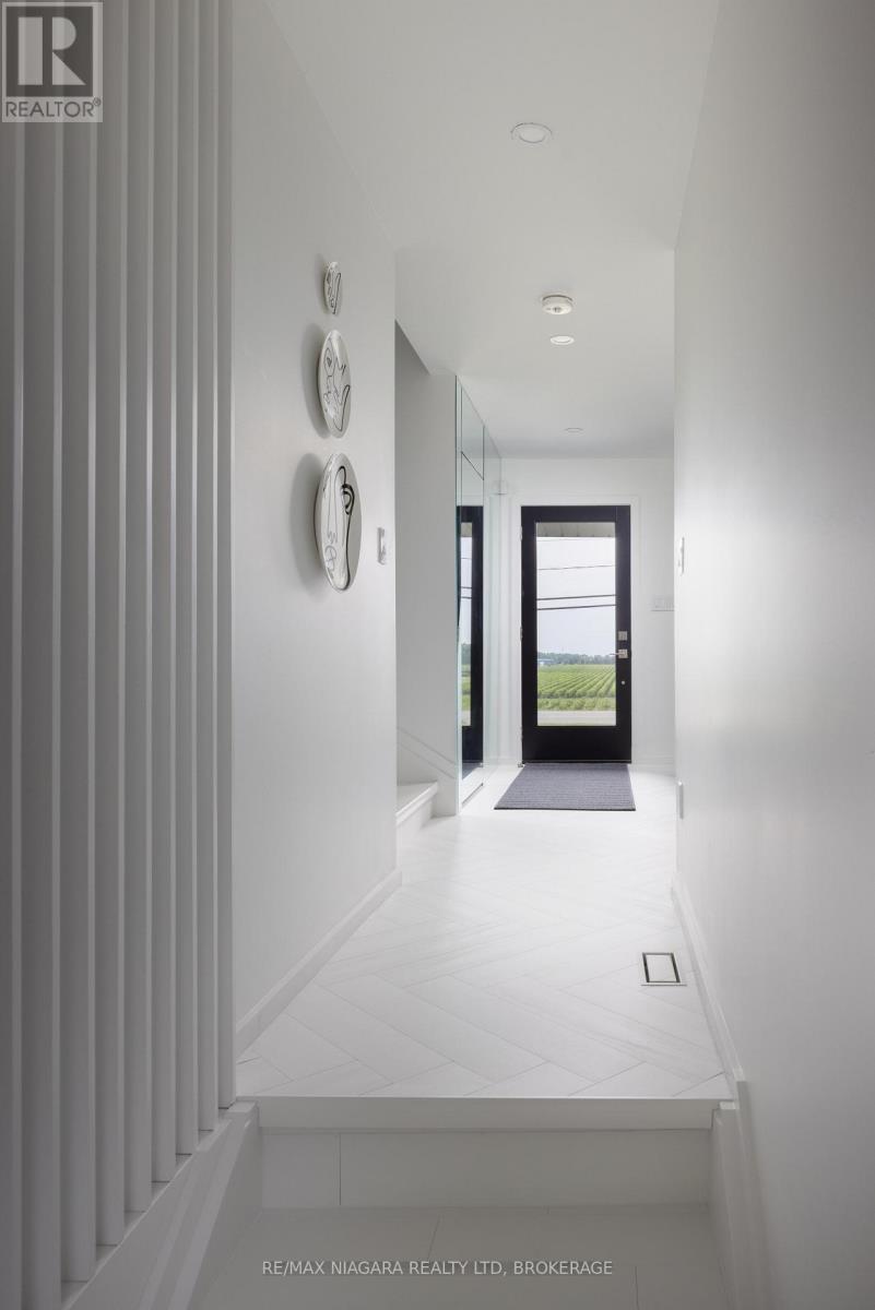 Property at 413 QUEENSTON ROAD image 3