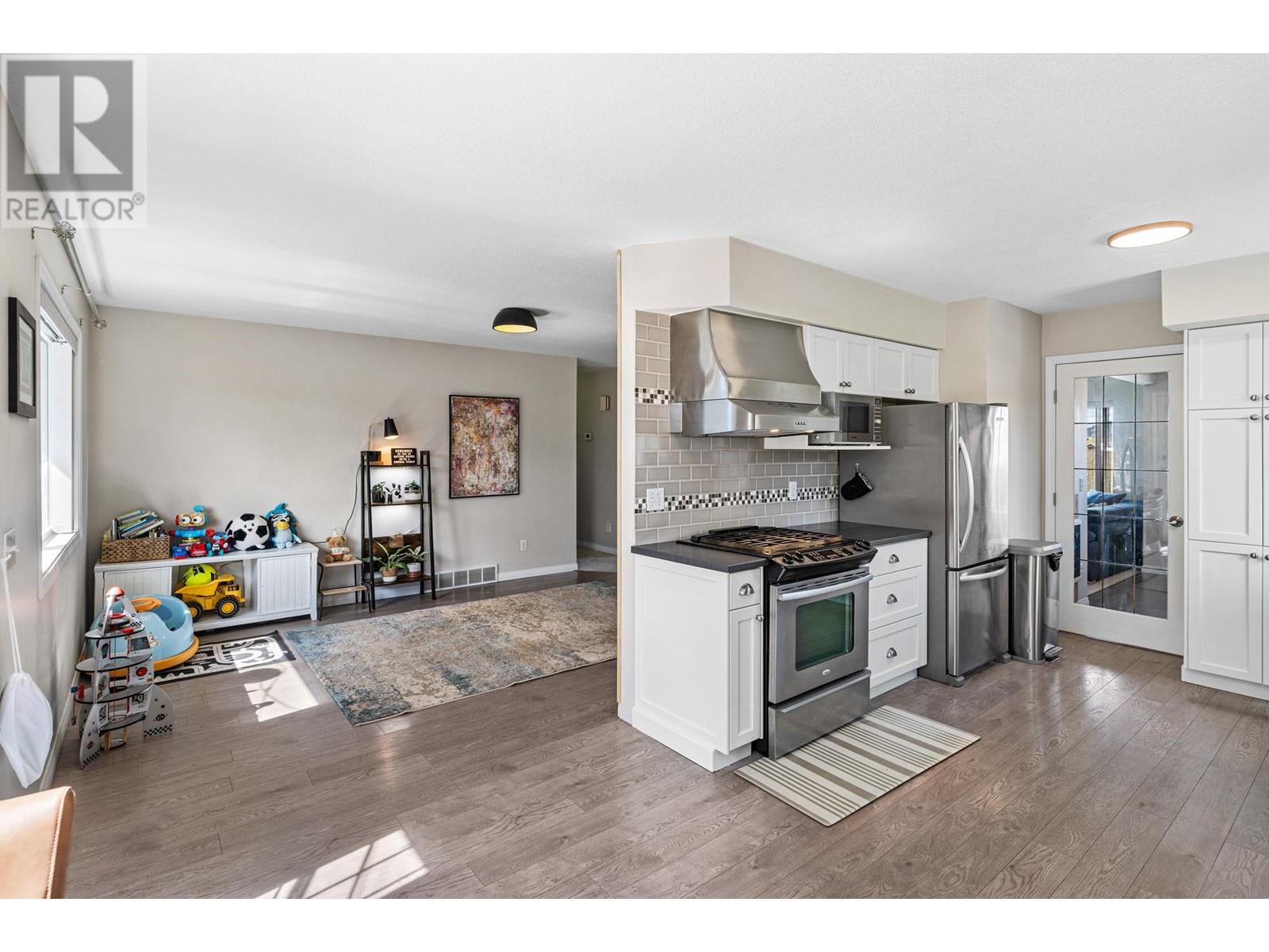 2455 Silver Place, Kelowna, BC V1V1M9