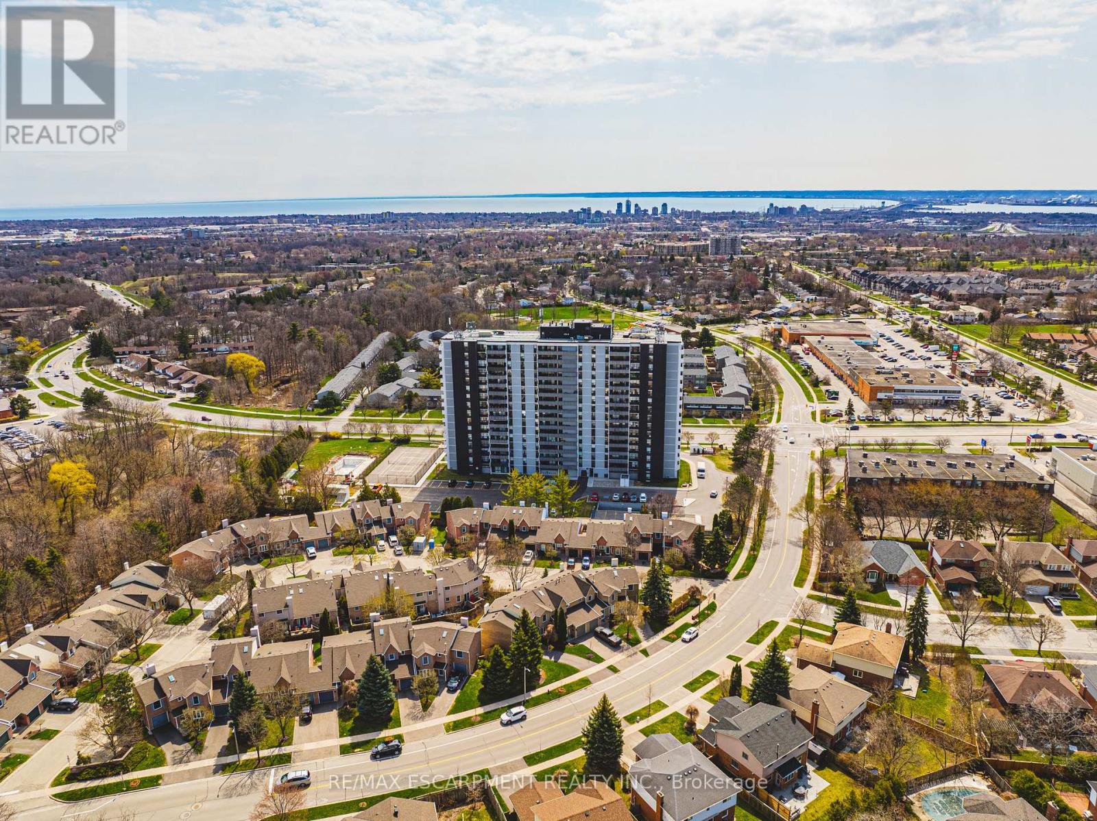 706 - 2055 Upper Middle Road, Burlington, Ontario  L7P 3P4 - Photo 2 - W12129524