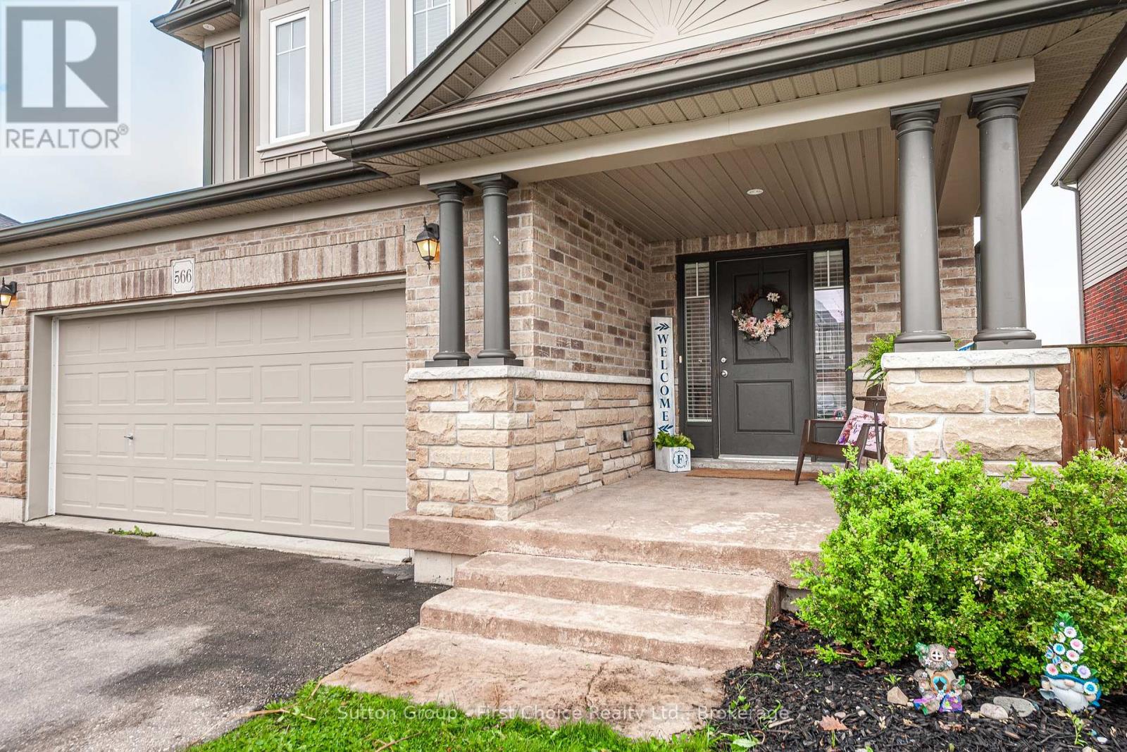 Property at 566 FORMAN AVENUE image 3