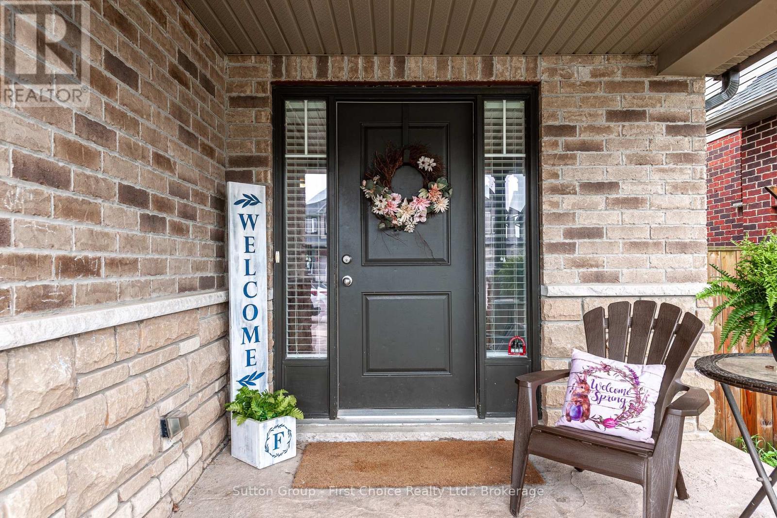 Property at 566 FORMAN AVENUE image 4