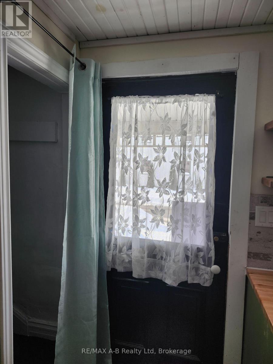 246 Wellington Street, Stratford, Ontario  N5A 2L6 - Photo 41 - X12173574