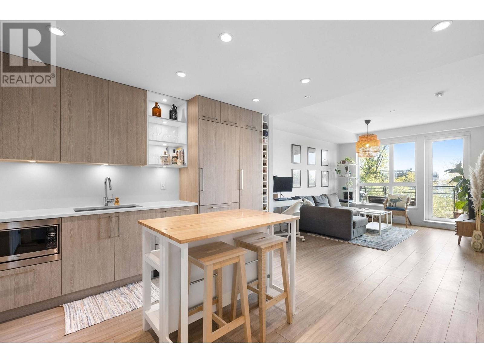309 747 E 3rd Street, North Vancouver, British Columbia  V7L 1G8 - Photo 1 - R3001673