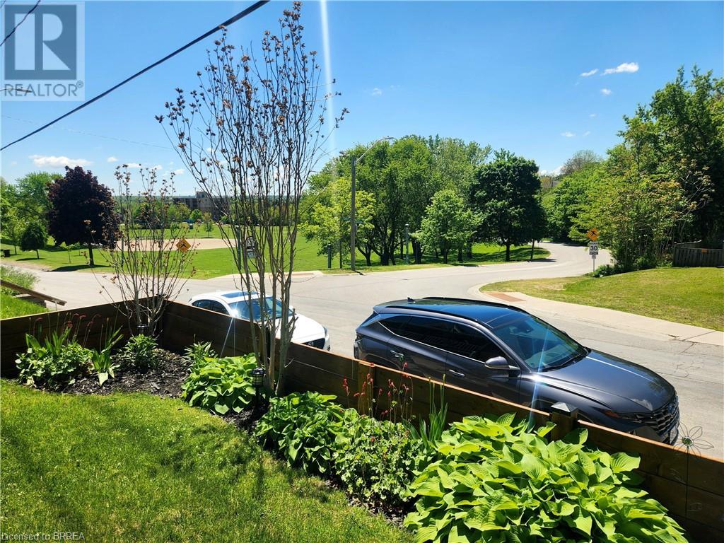 12 Grandview Street, Brantford, Ontario  N3R 1Y4 - Photo 3 - 40714534