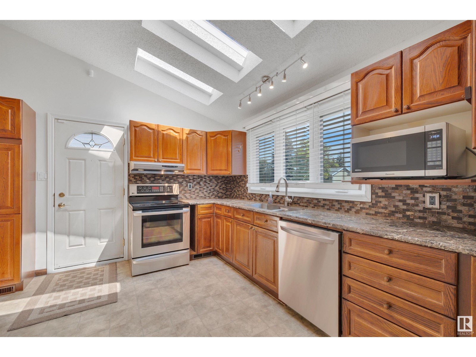 Property at 7908 158 ST NW image 4