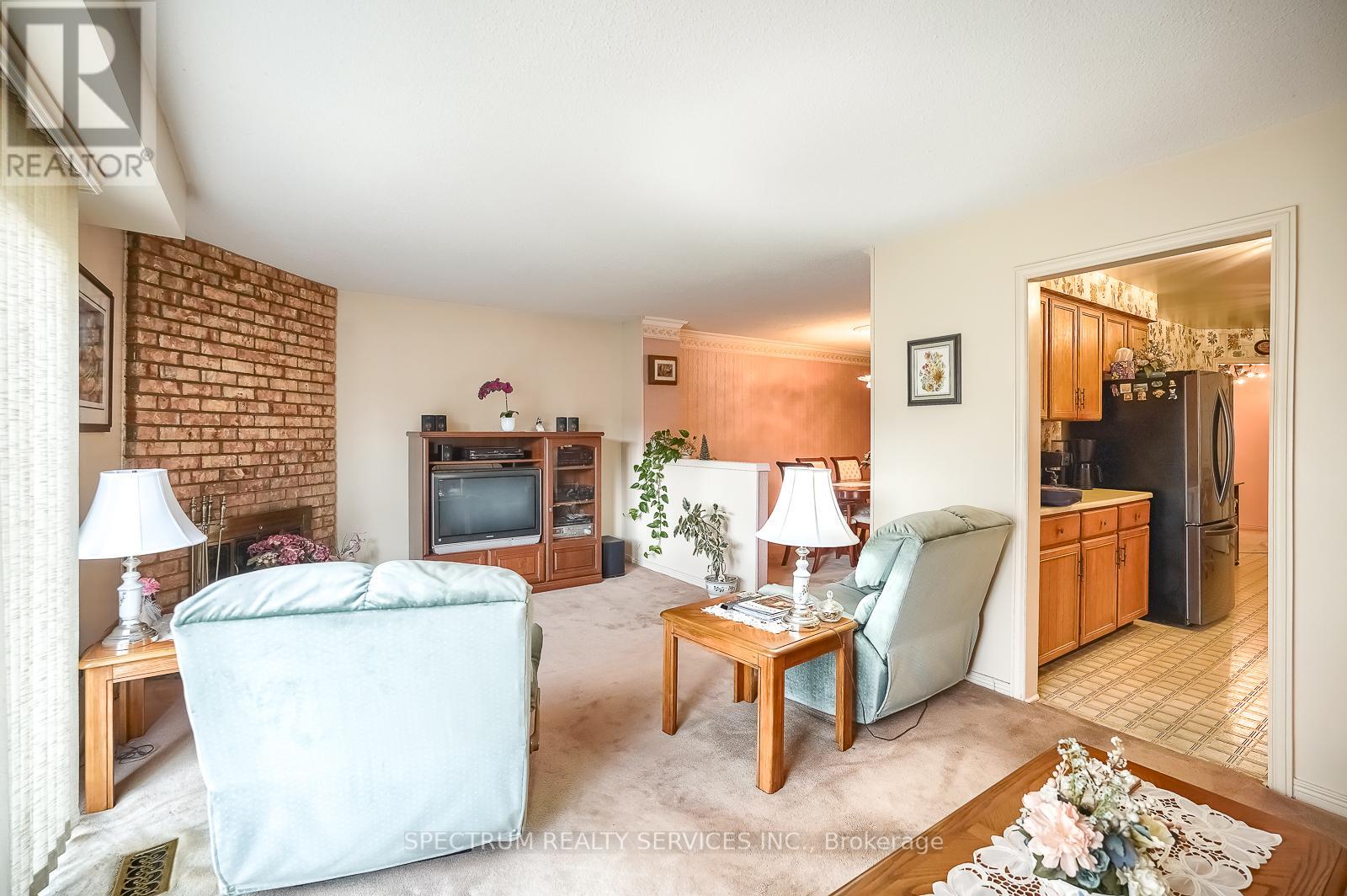 4302 Bacchus Crescent, Mississauga (Rathwood), Ontario  L4W 2Y3 - Photo 6 - W12166756