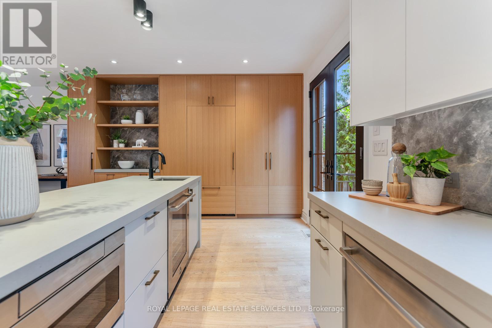 14 Lukow Terrace, Toronto, Ontario  M6R 3B8 - Photo 16 - W12173464
