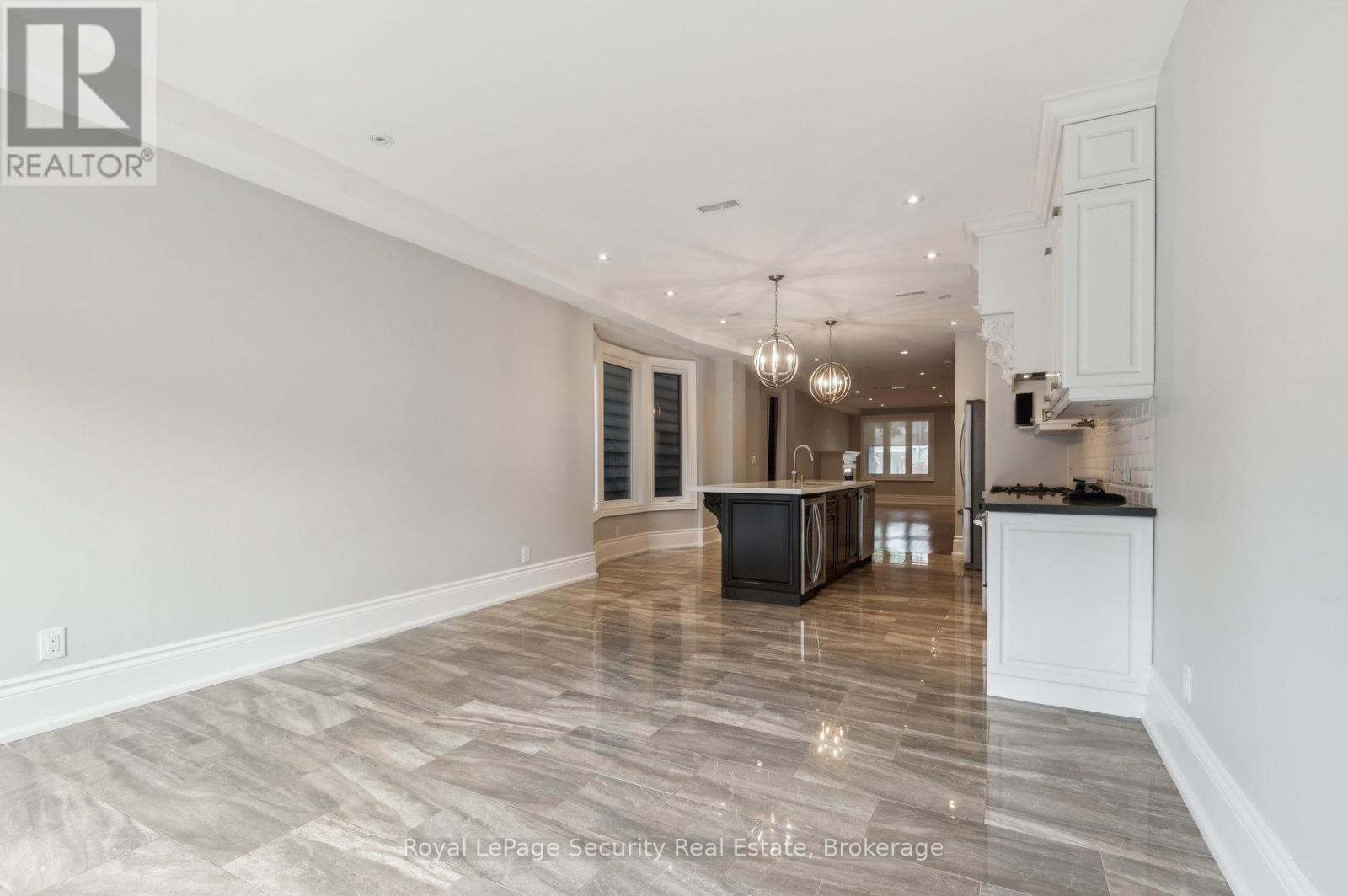 Upper - 5 Montrose Avenue, Toronto, Ontario  M6J 2T6 - Photo 23 - C12173534