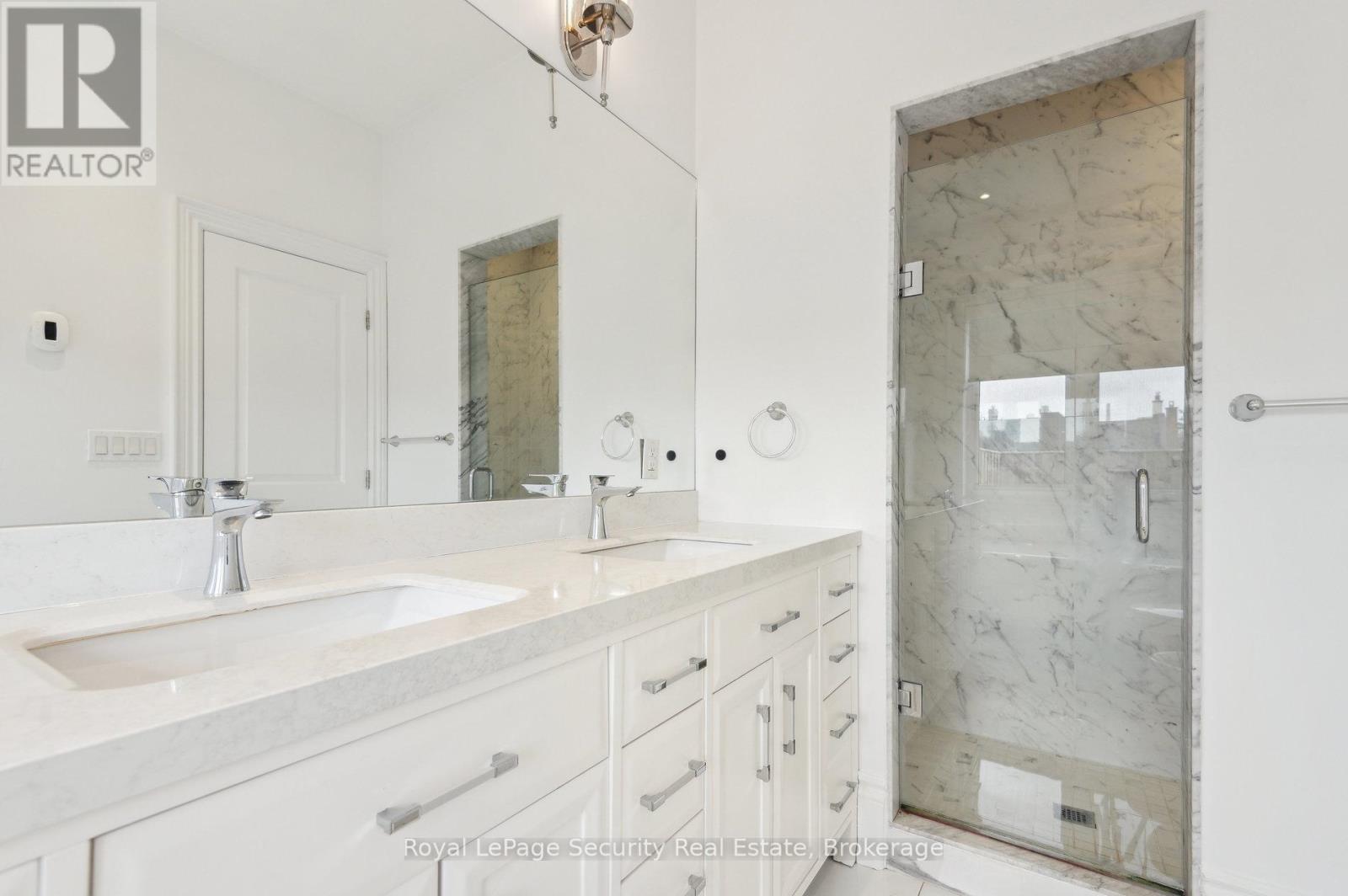 Upper - 5 Montrose Avenue, Toronto, Ontario  M6J 2T6 - Photo 42 - C12173534