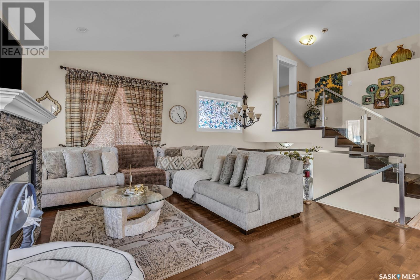 Property at 734 Evergreen BOULEVARD image 3