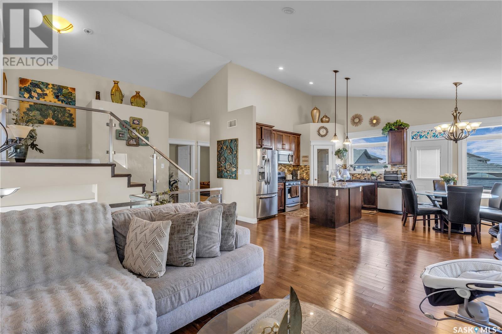 Property at 734 Evergreen BOULEVARD image 4