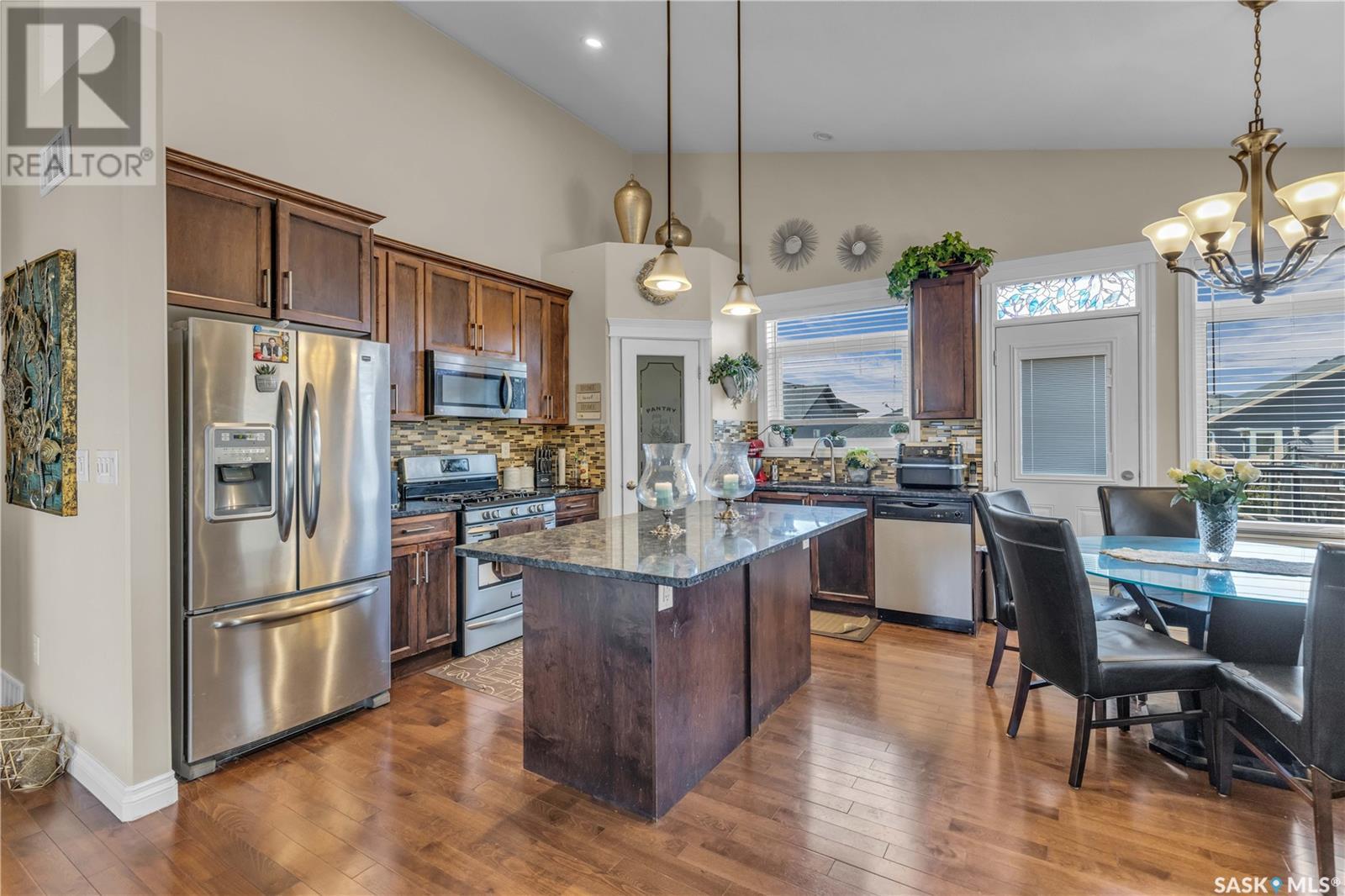Property at 734 Evergreen BOULEVARD image 5