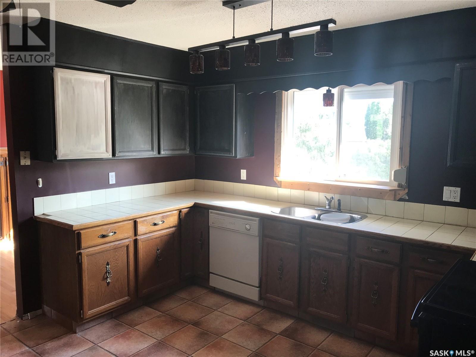 Property at 22 Peeling AVENUE image 3