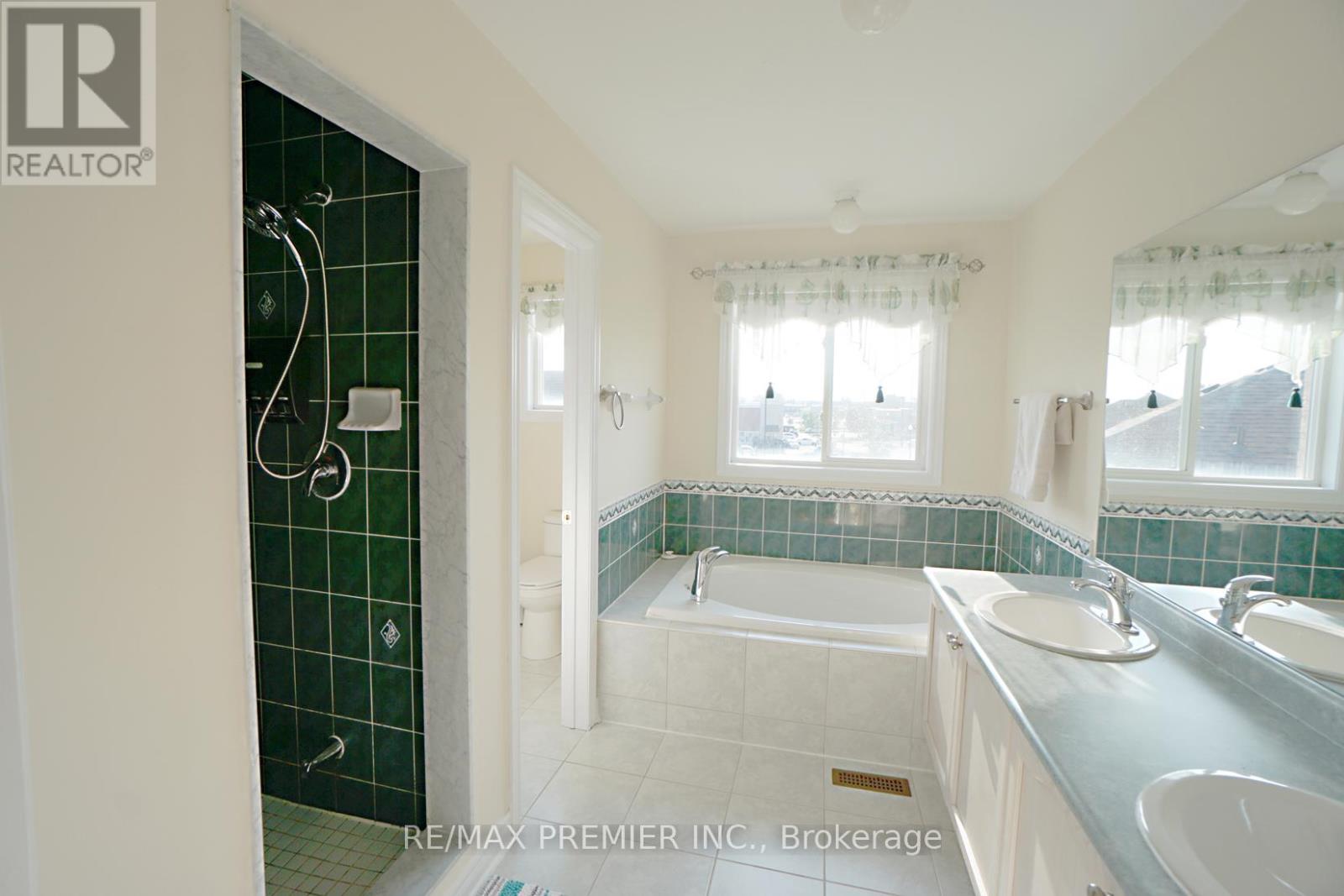 62 Sedgeway Heights, Vaughan, Ontario  L4H 3A9 - Photo 14 - N12173542