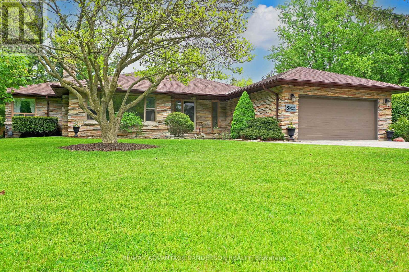 8 Currie Court, Middlesex Centre (Poplar Hill), Ontario  N0M 2A0 - Photo 3 - X12173591