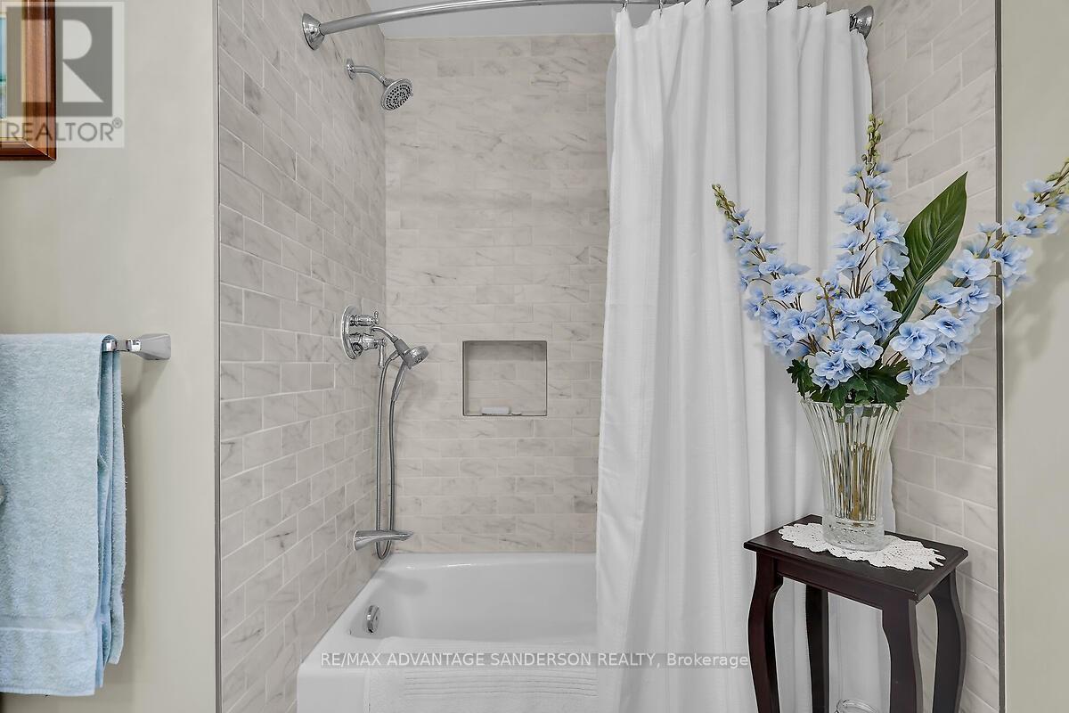 8 Currie Court, Middlesex Centre (Poplar Hill), Ontario  N0M 2A0 - Photo 34 - X12173591