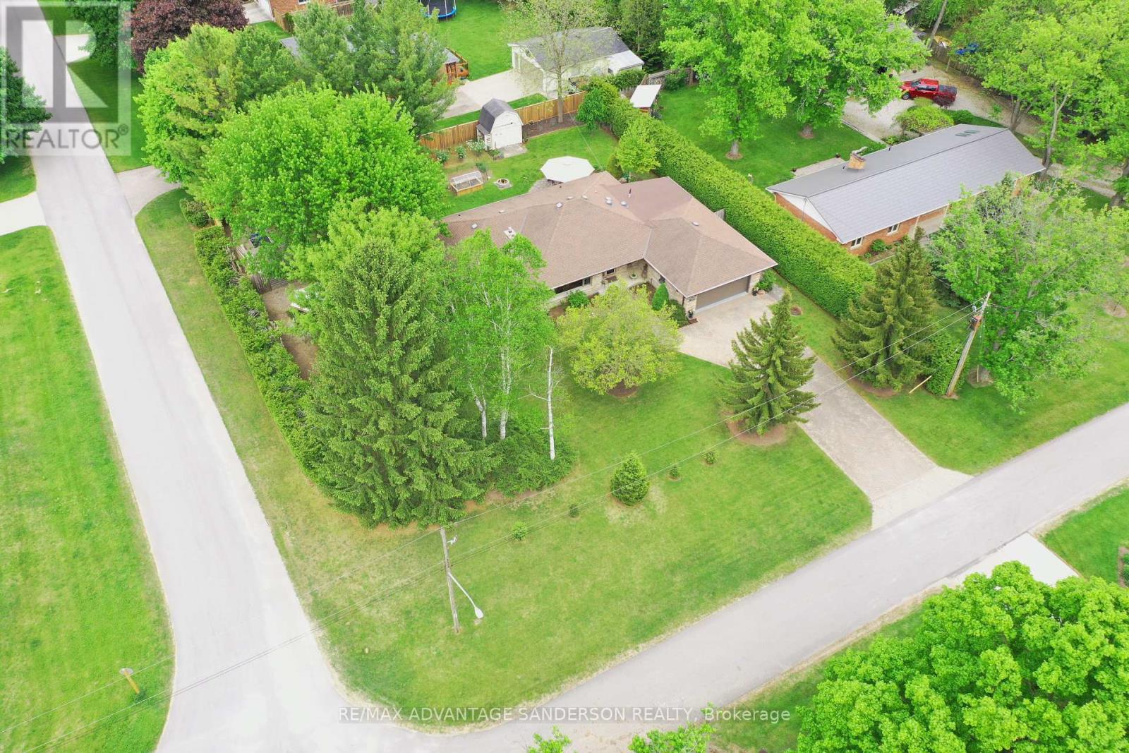 8 Currie Court, Middlesex Centre (Poplar Hill), Ontario  N0M 2A0 - Photo 5 - X12173591