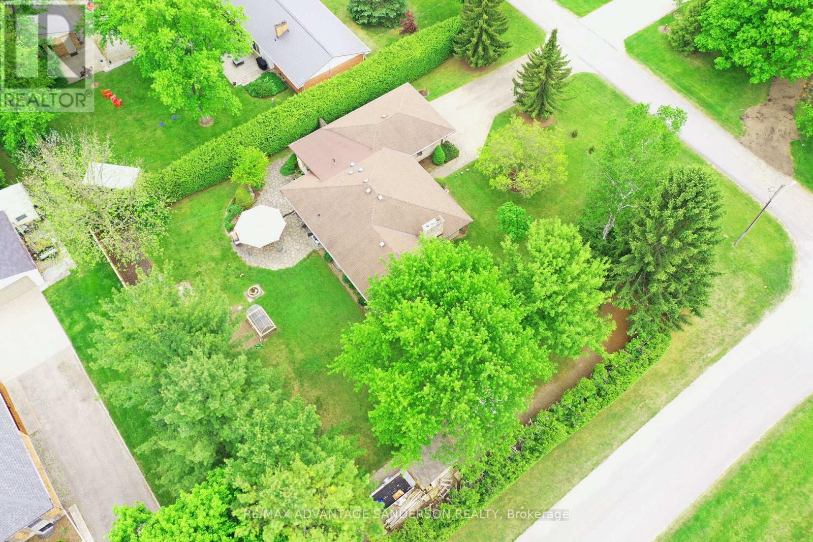 8 Currie Court, Middlesex Centre (Poplar Hill), Ontario  N0M 2A0 - Photo 7 - X12173591