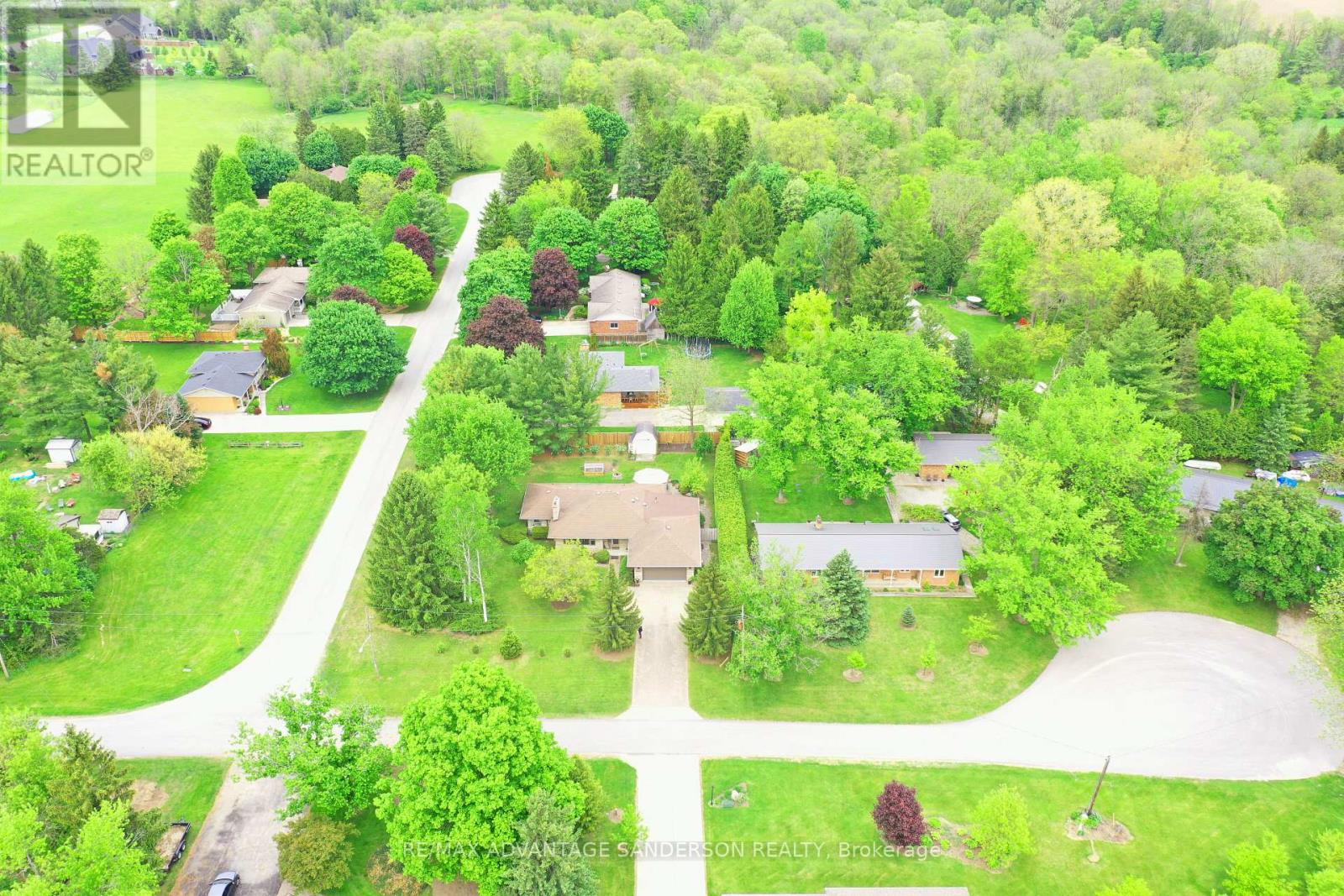 8 Currie Court, Middlesex Centre (Poplar Hill), Ontario  N0M 2A0 - Photo 8 - X12173591