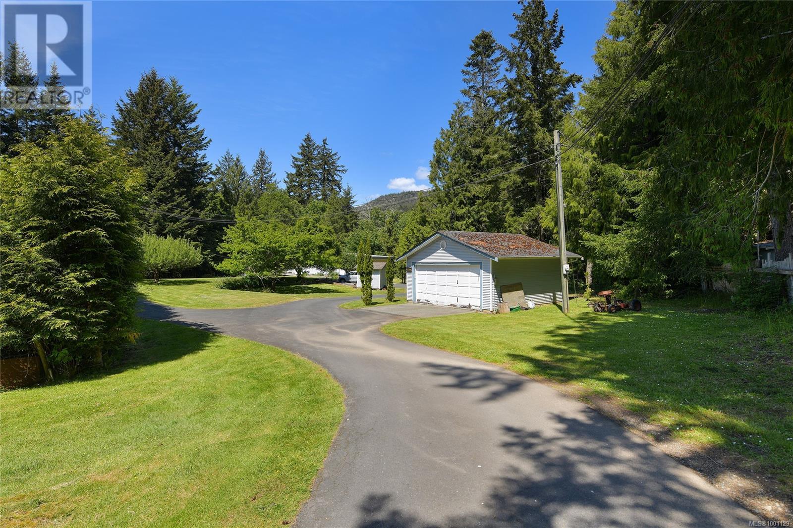 Property at 6790 Pascoe Rd image 2