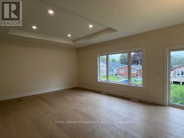 22 Douglas Marshall Crescent, Brockville, Ontario  K6V 0E7 - Photo 3 - X12173742