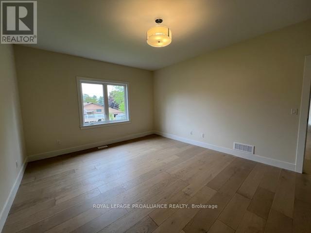 22 Douglas Marshall Crescent, Brockville, Ontario  K6V 0E7 - Photo 8 - X12173742