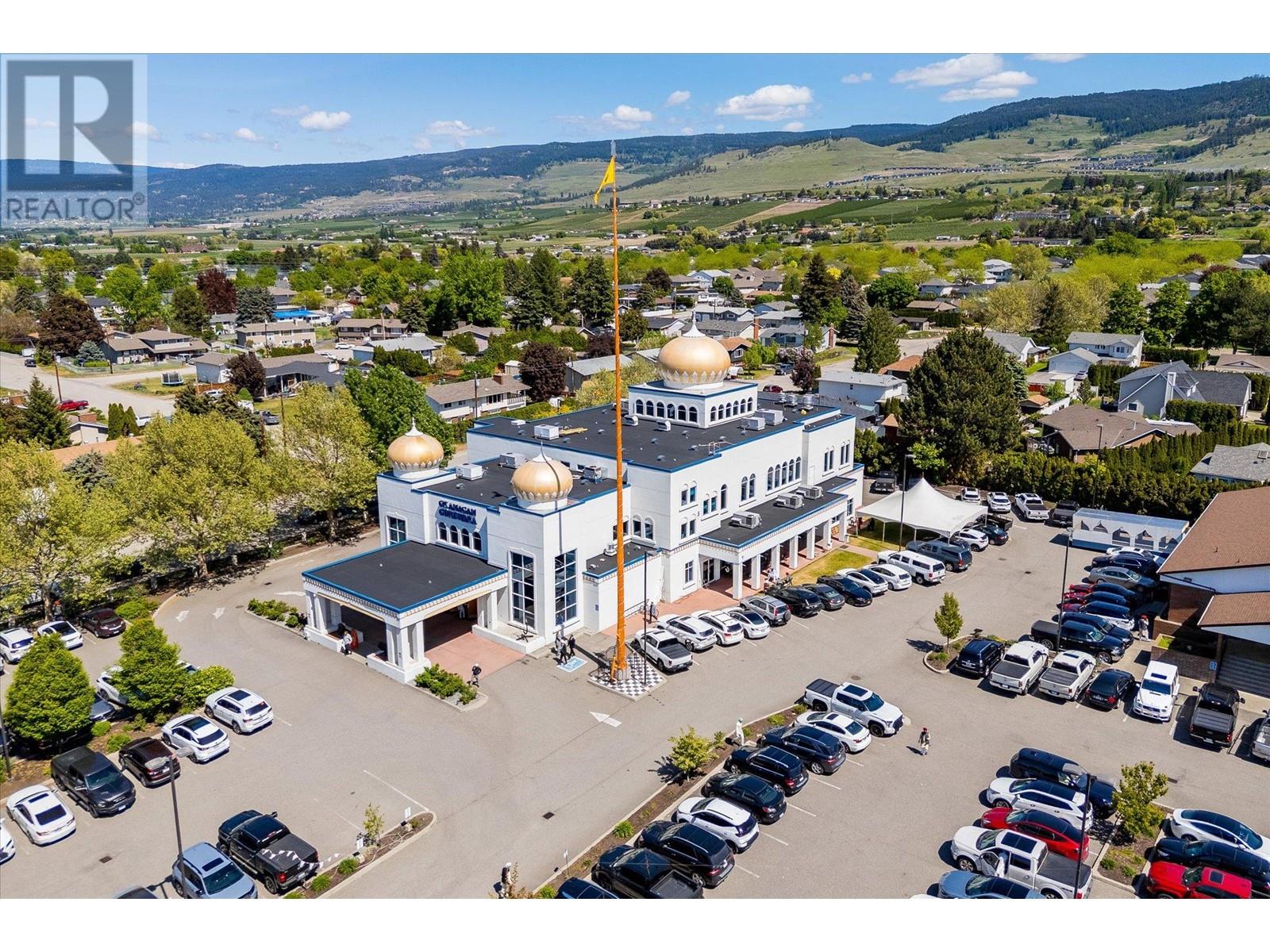 135 Almond Court, Kelowna, BC V1X6H1