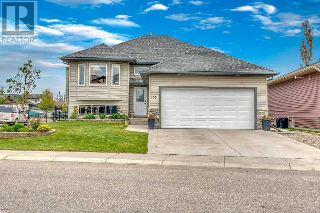 135 Hillcrest Boulevard, Strathmore, Alberta  T1P 0A3 - Photo 2 - A2224347