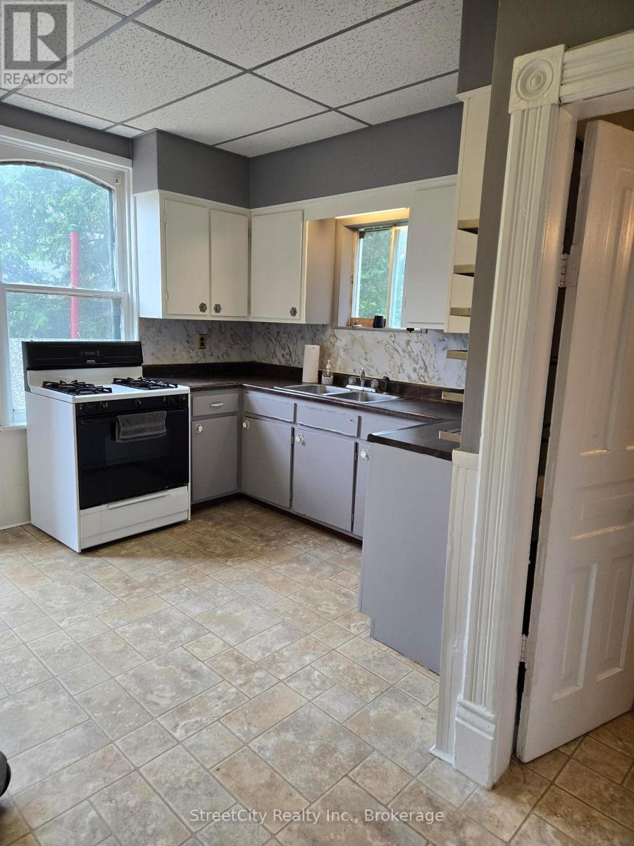 115 Douro Street, Stratford, Ontario  N5A 3R4 - Photo 12 - X12173662