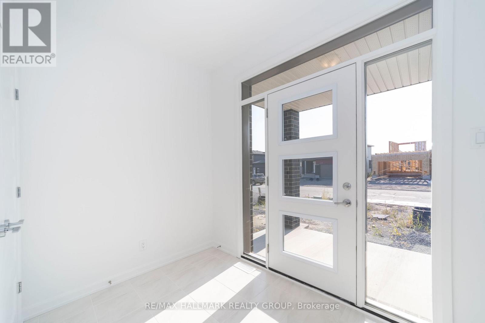 Property at 1264 DIAMOND STREET image 2