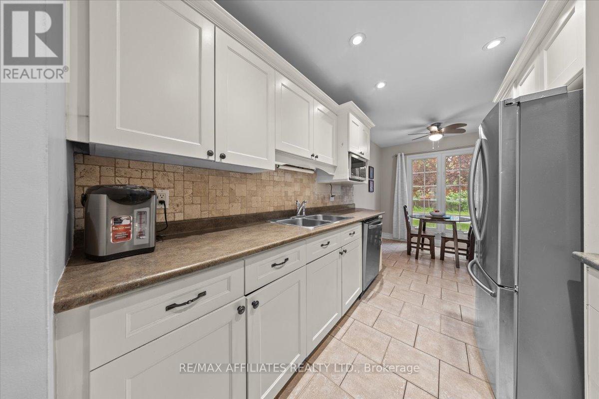 1150 Ste Agathe Park, Ottawa, Ontario  K1C 2B5 - Photo 5 - X12173652