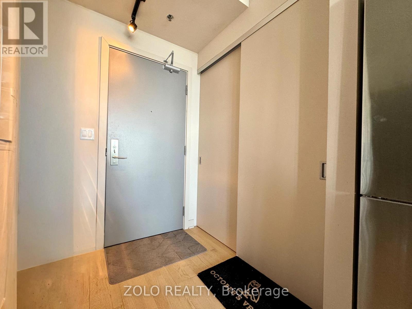 904 - 203 Catherine Street, Ottawa, Ontario  K2P 1J5 - Photo 4 - X12173664