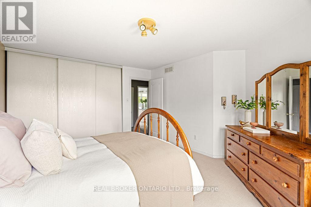 1957 Montclair Avenue, Ottawa, Ontario  K1W 1H9 - Photo 38 - X12173678