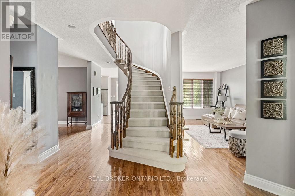 1957 Montclair Avenue, Ottawa, Ontario  K1W 1H9 - Photo 4 - X12173678