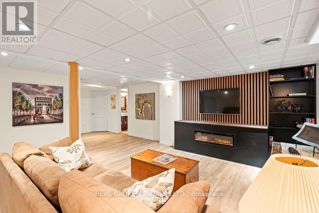 1957 Montclair Avenue, Ottawa, Ontario  K1W 1H9 - Photo 41 - X12173678