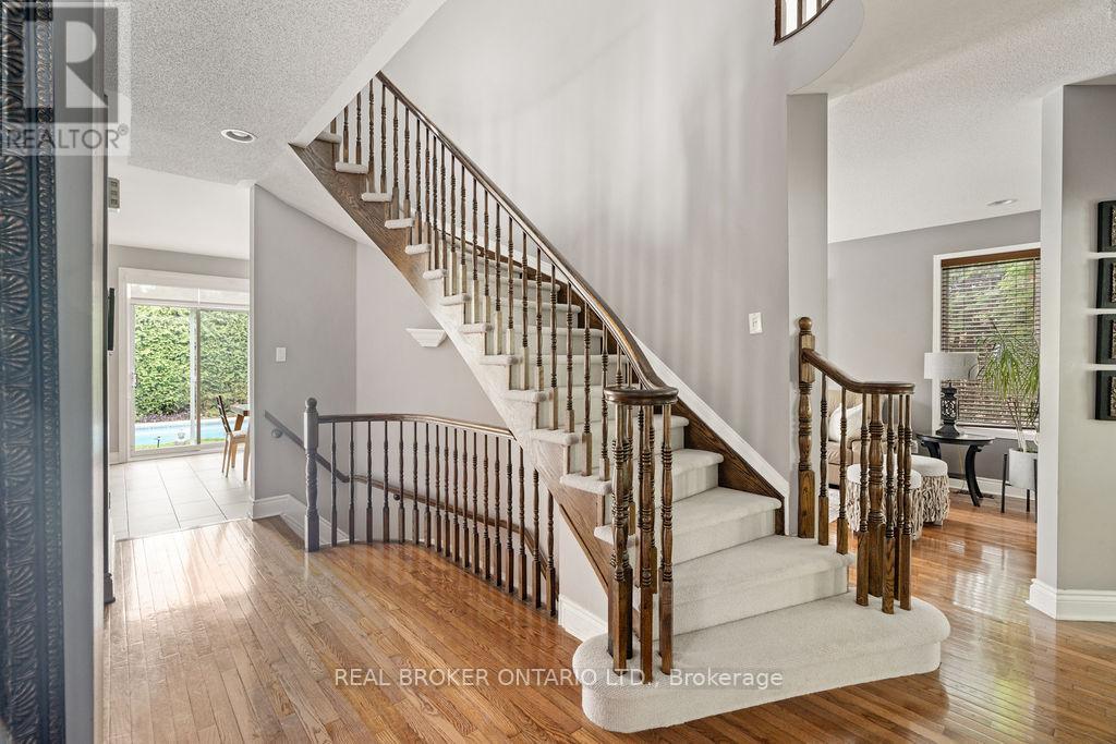 1957 Montclair Avenue, Ottawa, Ontario  K1W 1H9 - Photo 5 - X12173678