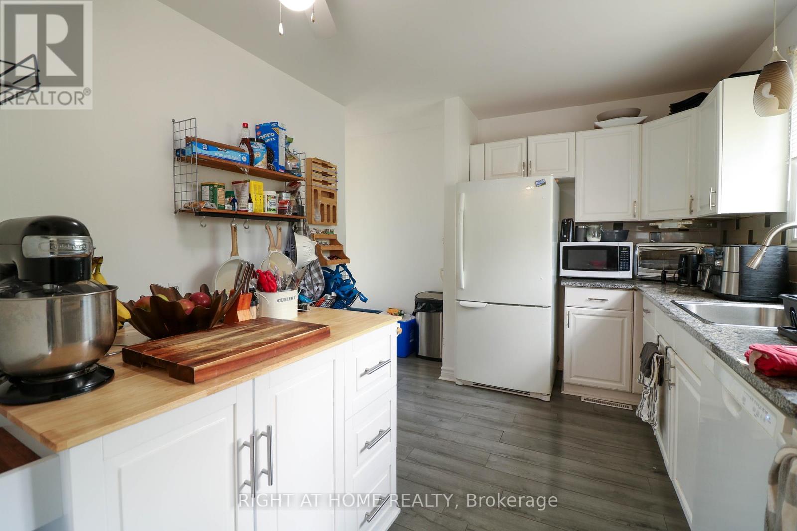 40 Stable Way, Ottawa, Ontario  K2M 1A6 - Photo 7 - X12173731