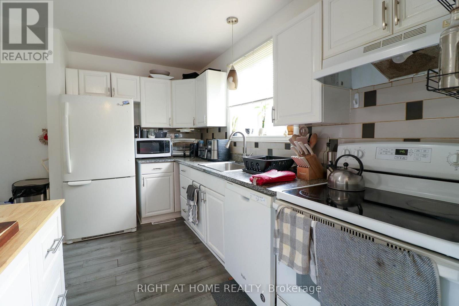 40 Stable Way, Ottawa, Ontario  K2M 1A6 - Photo 8 - X12173731