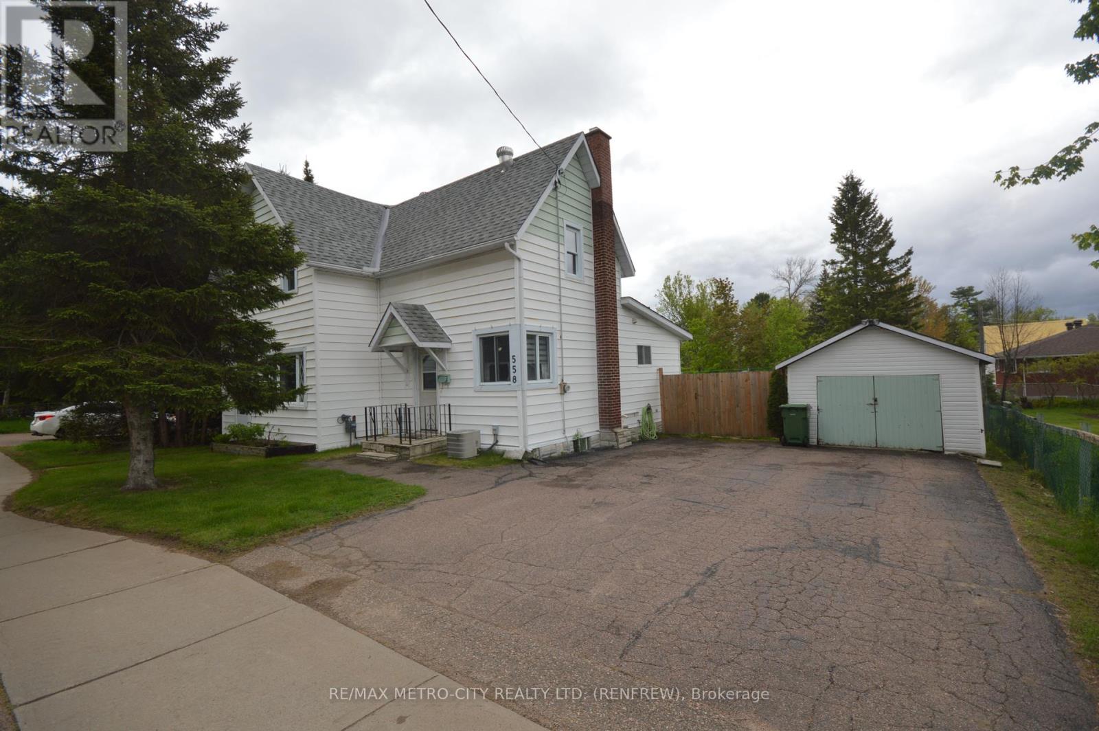 558 MCGEE STREET, Pembroke, Ontario