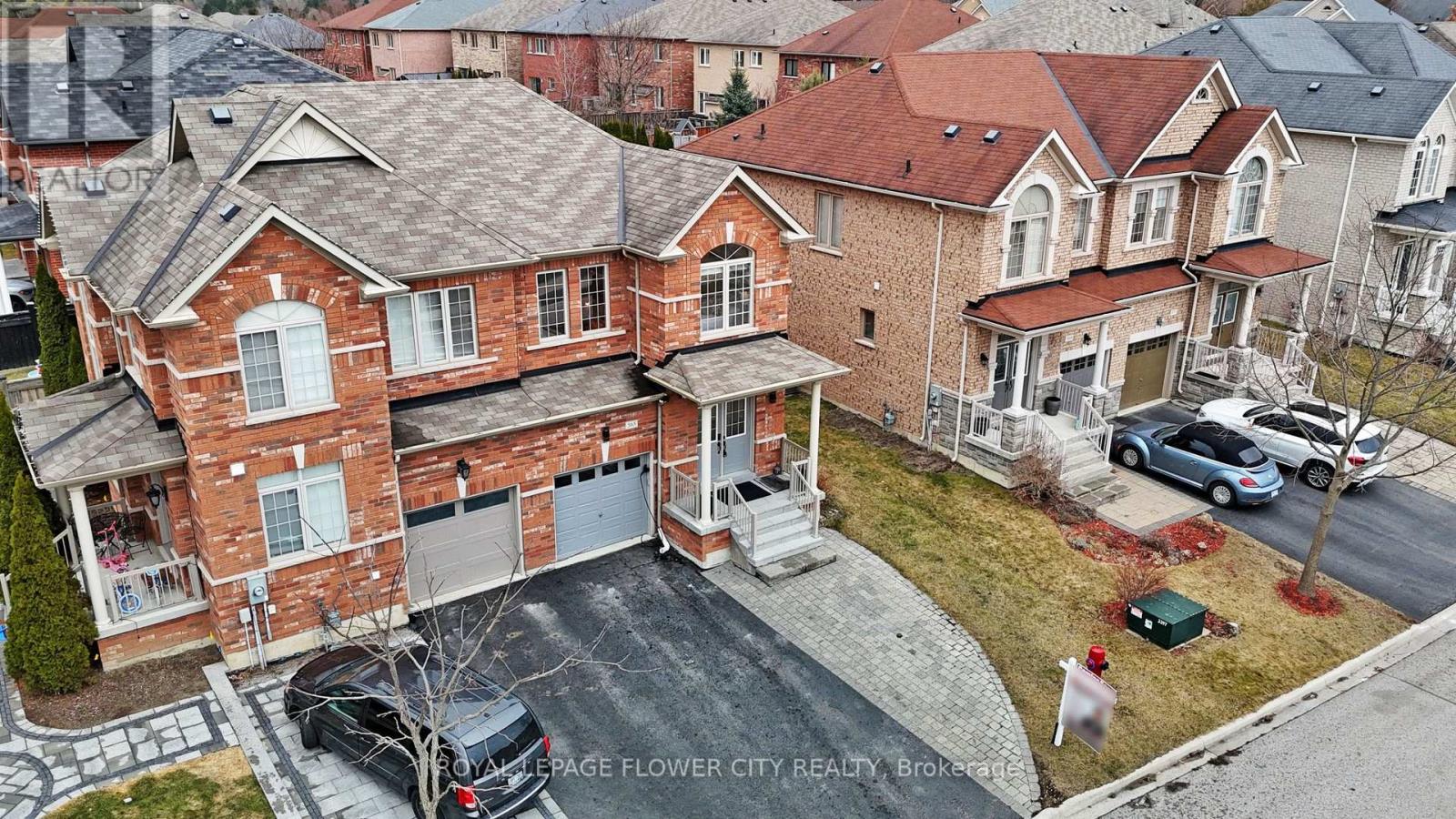 565 Foxcroft Boulevard, Newmarket, Ontario  L3X 3L6 - Photo 2 - N12073282