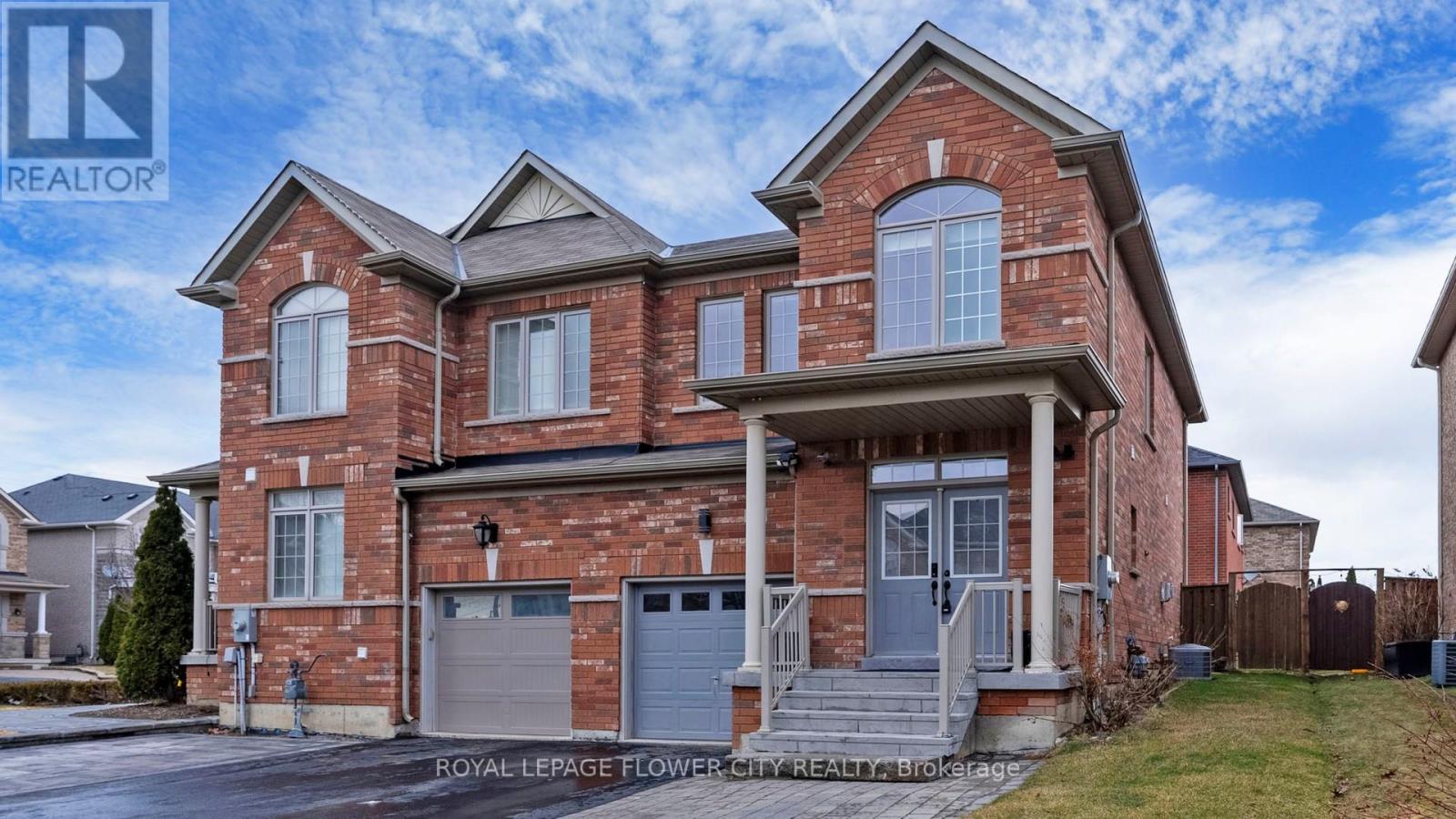565 Foxcroft Boulevard, Newmarket, Ontario  L3X 3L6 - Photo 1 - N12073282