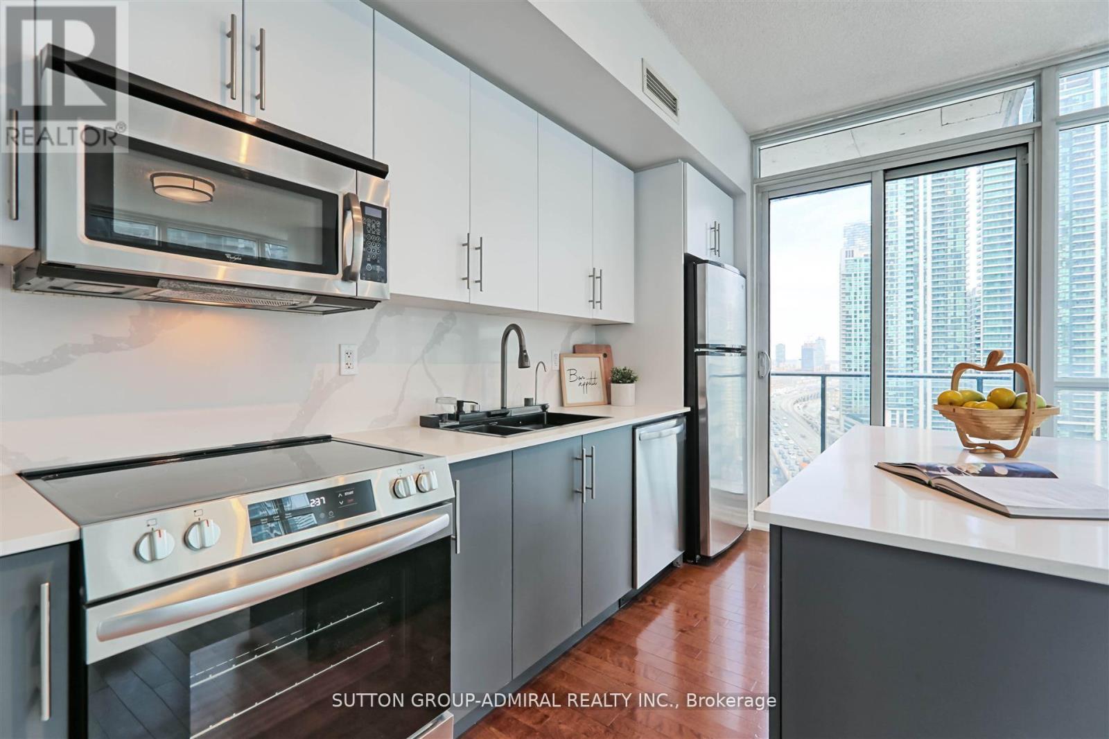 1407 - 55 Bremner Boulevard, Toronto (Waterfront Communities), Ontario  M5J 0A6 - Photo 10 - C12173651