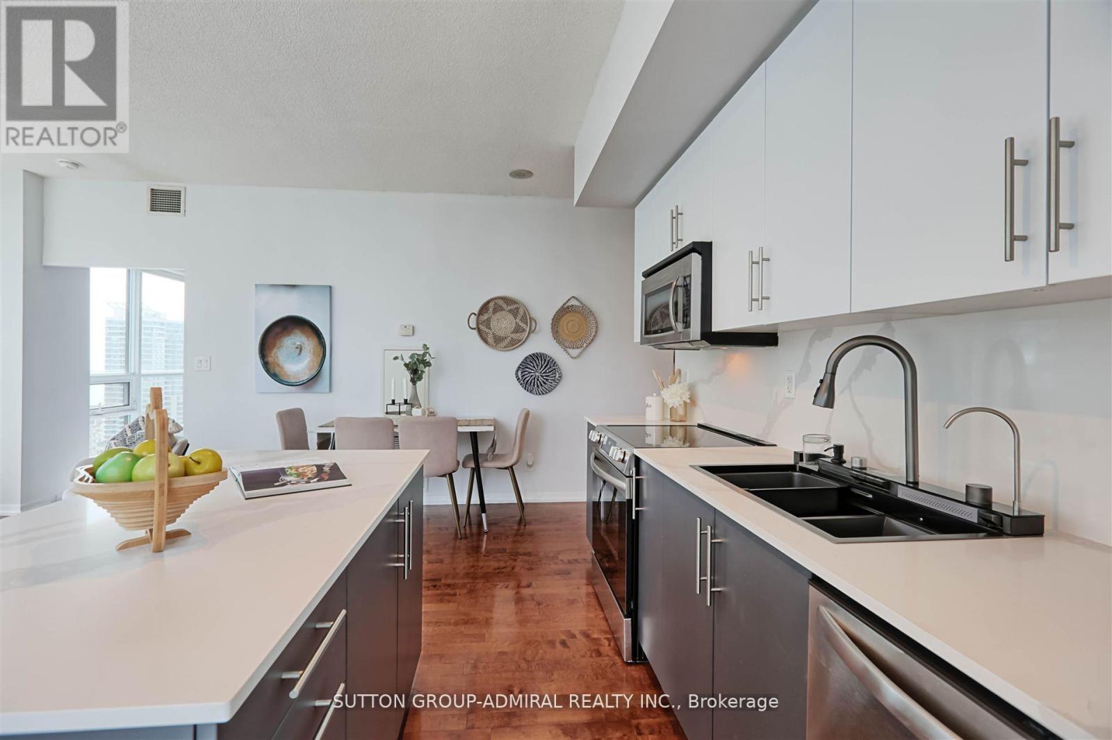 1407 - 55 Bremner Boulevard, Toronto (Waterfront Communities), Ontario  M5J 0A6 - Photo 15 - C12173651