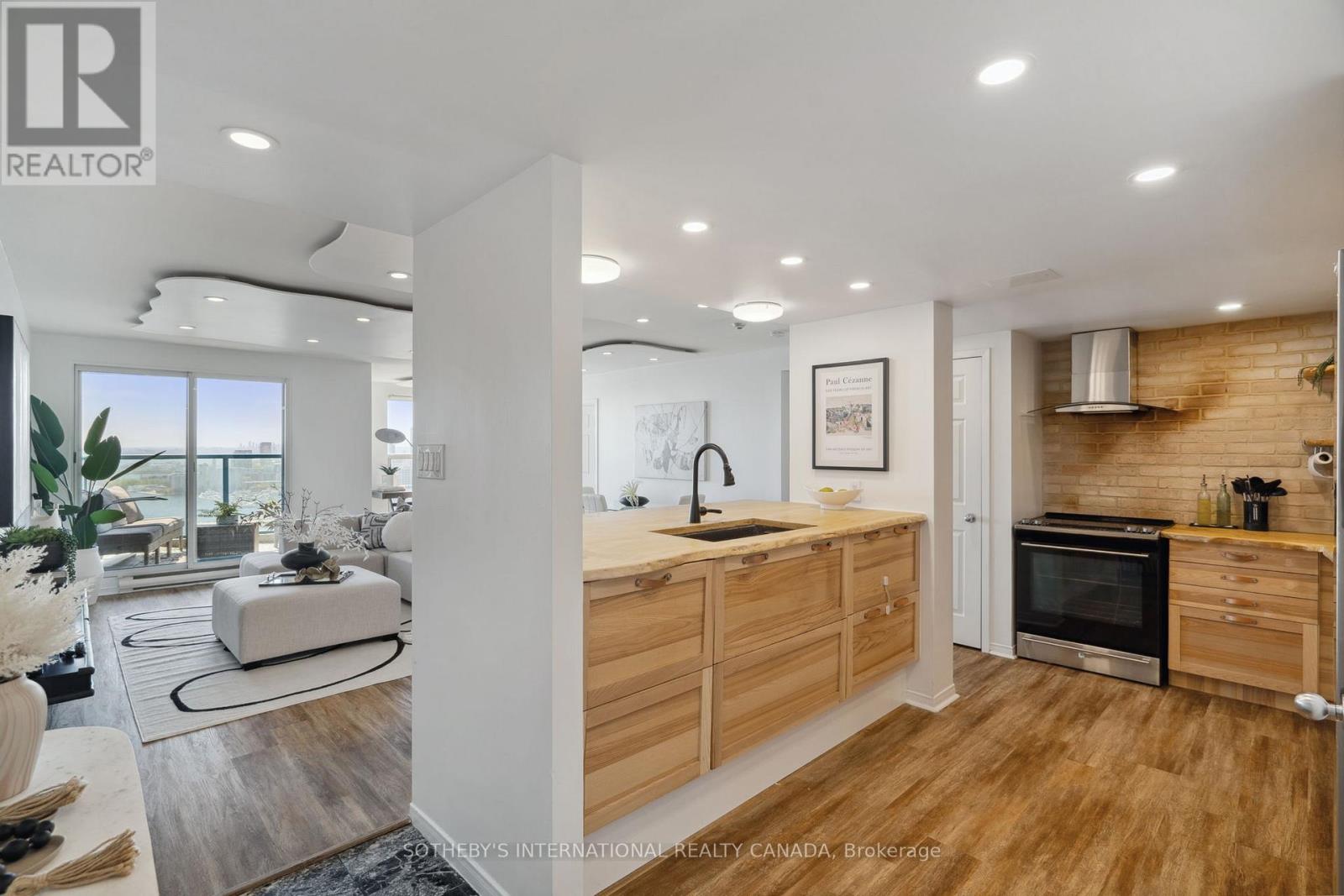 Property at 3212 - 99 HARBOUR SQUARE image 3
