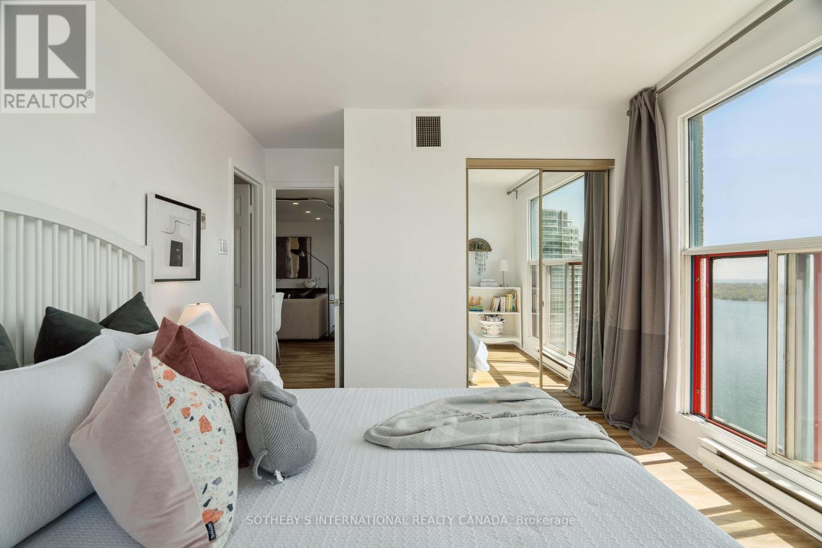 3212 - 99 Harbour Square, Toronto, Ontario  M5J 2H2 - Photo 36 - C12173710