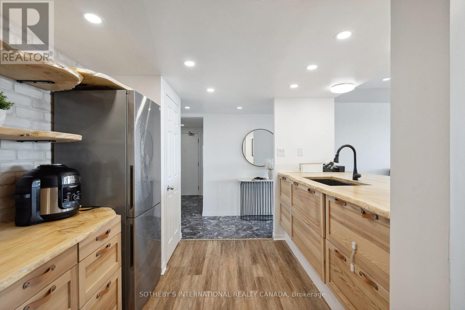 3212 - 99 Harbour Square, Toronto (Waterfront Communities), Ontario  M5J 2H2 - Photo 6 - C12173710