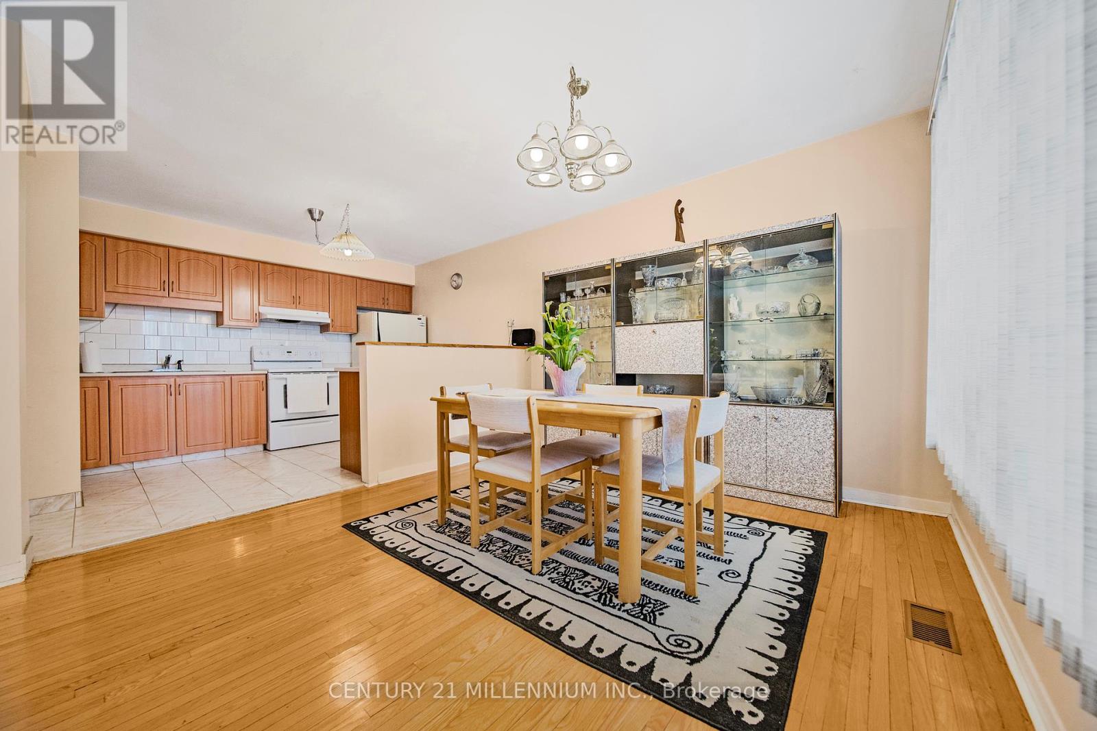 19 - 61 Ardglen Drive, Brampton, Ontario  L6W 1V1 - Photo 6 - W12103405
