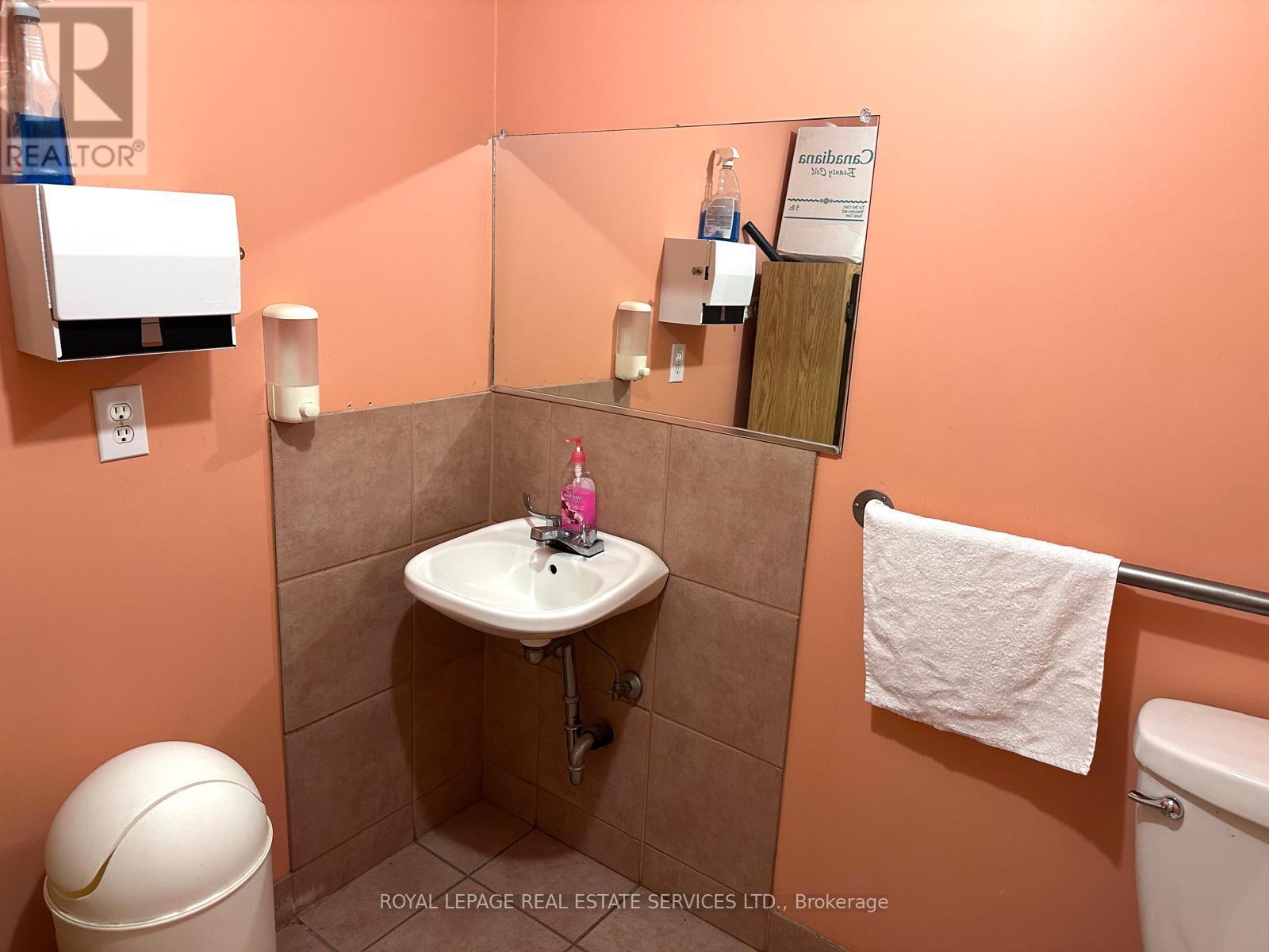 Main Floor - 39 South Station Street Sw, Toronto, Ontario  M9N 2B2 - Photo 10 - W12164958
