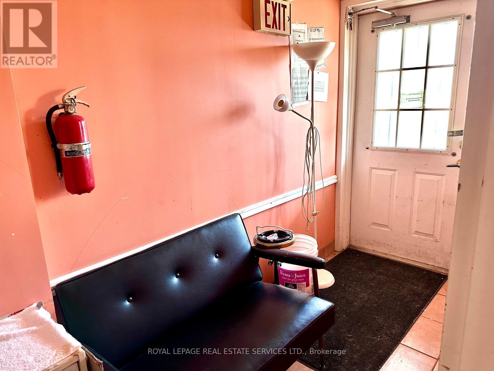 Main Floor - 39 South Station Street Sw, Toronto, Ontario  M9N 2B2 - Photo 3 - W12164958