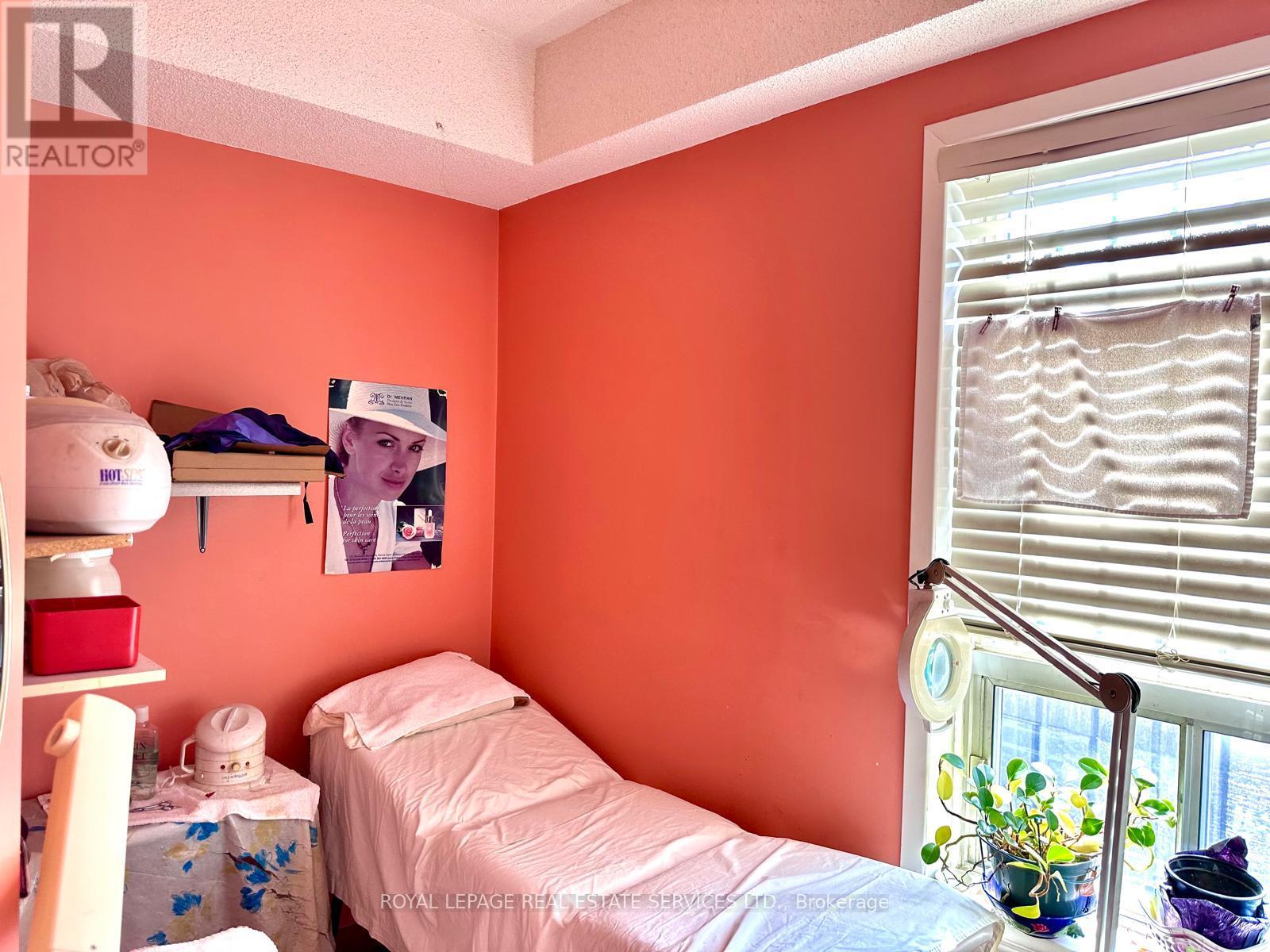 Main Floor - 39 South Station Street Sw, Toronto, Ontario  M9N 2B2 - Photo 9 - W12164958